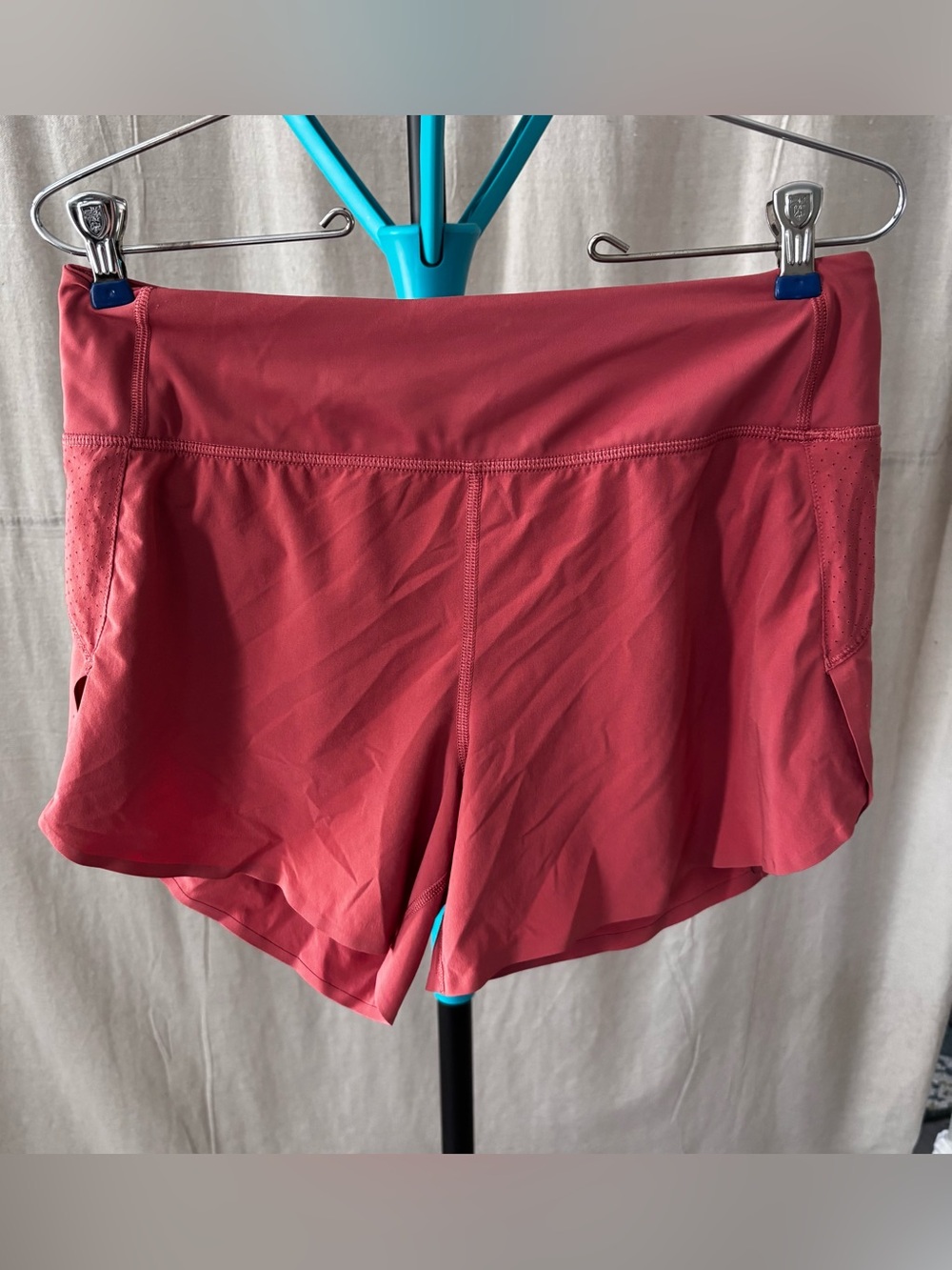 Athleta run with it 4.5” Women’s Athletic Shorts in Orange